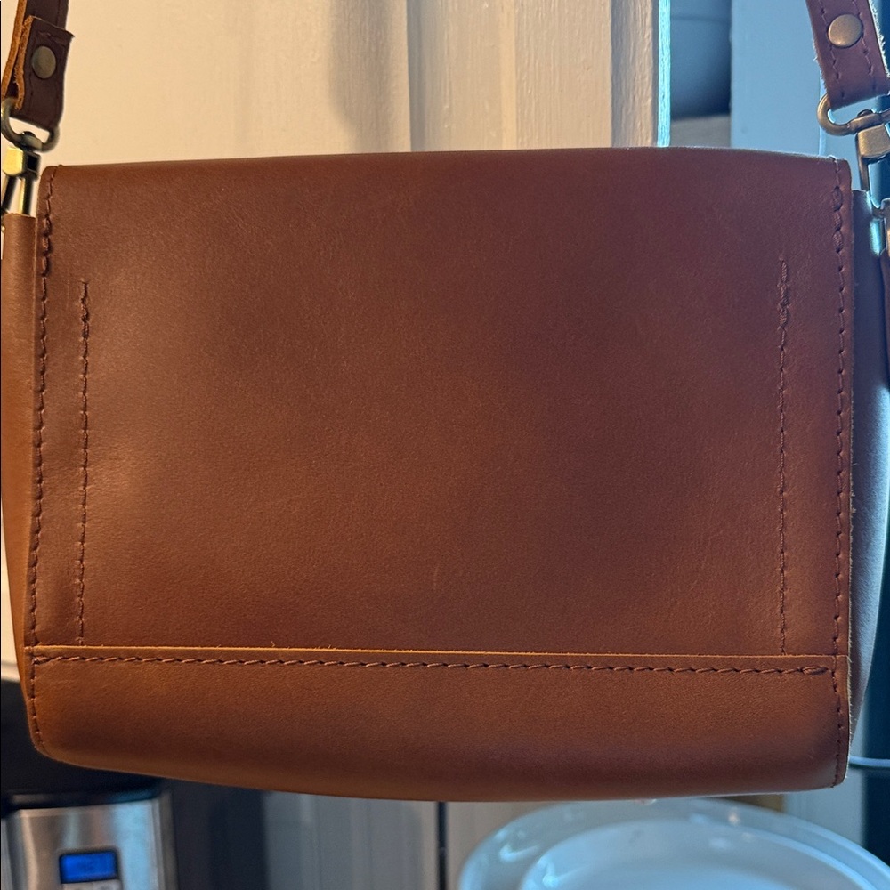 Portland Leather Tan Crossbody Bag - Picture 4 of 6